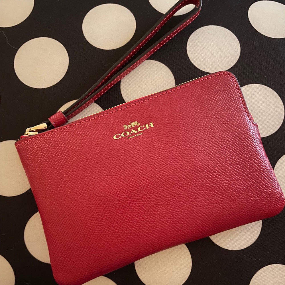 Coach Cross Grain Leather; Beautiful Red Wristlet. New with Tags!